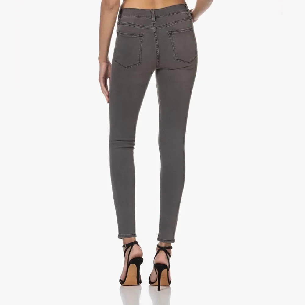 Frame Le High Skinny in Grey Whisker